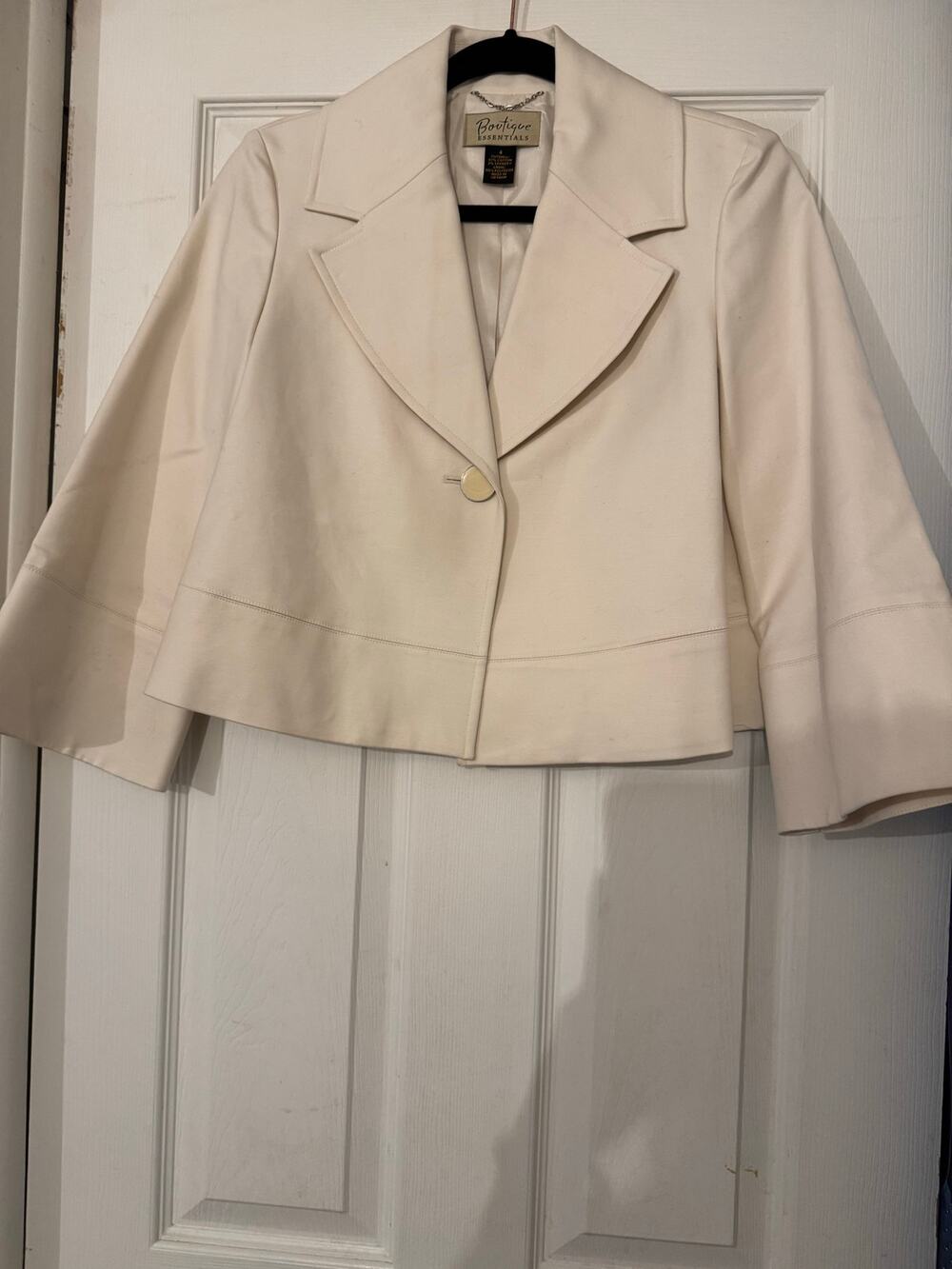 Boutique Essentials Off-White Cropped Swing Jacket Wide Lapel Blazer Size 4